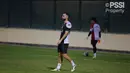 <p>Pemain Timnas Indonesia, Jordi Amat melakukan latihan menjelang laga Kualifikasi Piala Dunia 2026 melawan Bahrain di Hamad Town Youth &amp; Sports Ground pada Senin (07/10). (Dok. PSSI)</p>