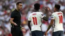 Inggris sempat membuat gol lagi pada menit ke-21 melalui Jesse Lingard, namun dianulir wasit karena sudah berdiri offside sebelum menerima umpan dari Patrick Bamford. (Foto: AP/Ian Walton)