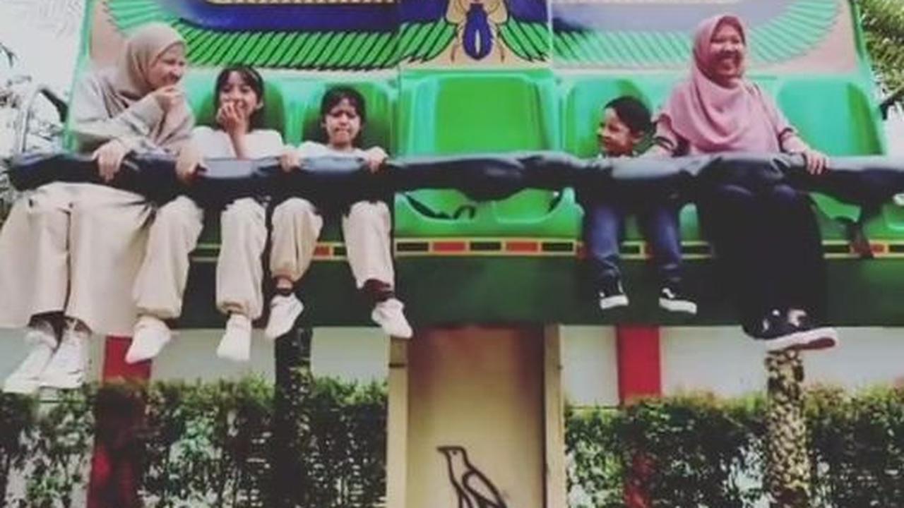 Natasha Rizky tampak bahagia selama momen liburan bareng anak-anaknya.