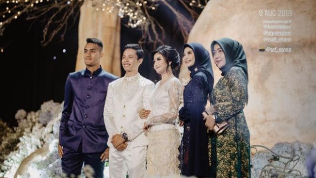 7 Potret Kebersamaan M Rafli Pemain Arema FC dengan Kekasih