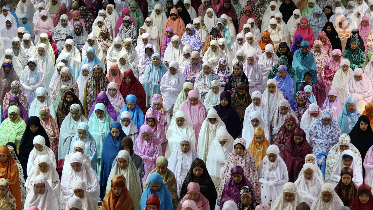 Tarawih Pertama, Umat Muslim Penuhi Masjid Istiqlal