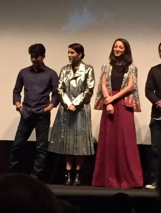 Iko Uwais, Chelsea Islan dan Julie Estelle saat hadir dalam TIFF 2016. Dalam fim itu, Iko memerankan Ishmael, seorang yang mengalami amnesia. Dibantu dokter bernama Ailin yang diperankan Chelsea Islan. (dok. Screenplay)