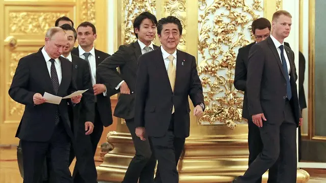 PM Jepang Shinzo Abe dan Presiden Rusia Vladimir Putin