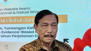 Ketua Dewan Ekonomi Nasional (DEN) Luhut Binsar Pandjaitan saat ditemui di kantornya, Jumat, (13/2/2026). (Foto: Liputan6.com/Maulandy R)