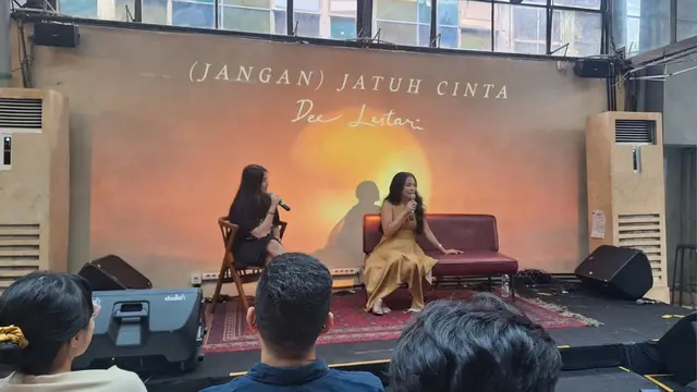 Hearing session album (Jangan) Jatuh Cinta dari Dee Lestari. (Ratnaning Asih/ Liputan6.com)