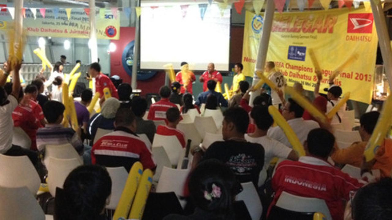 Suasana nonton bareng sepak bola oleh ADM