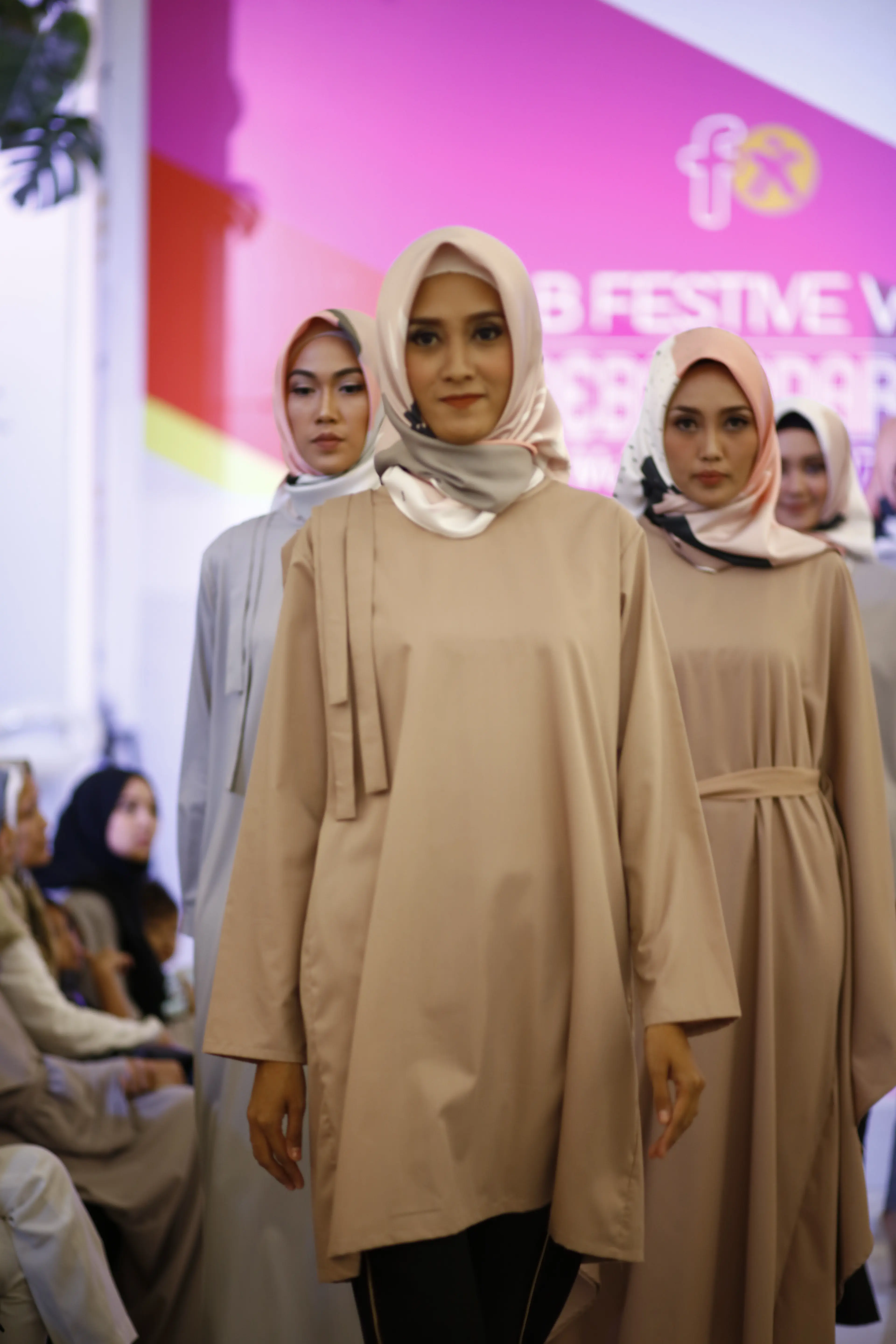 Modest wear yang trendi dan stylish ini pas banget dipakai untuk bulan Ramadan. (sumber foto: hijabdept)
