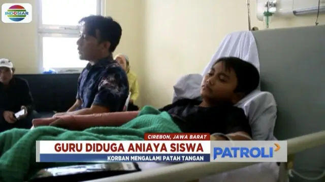 Seorang siswa SMPN 2 Gerbang alami patah tulang lantaran diduga dianiaya wakil kepala sekolah bagian kesiswaan.