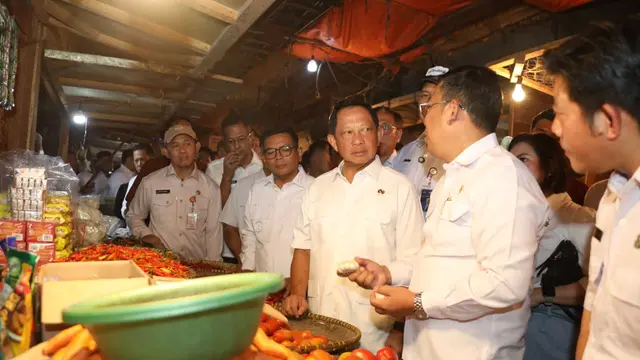 Mendagri Tito Tinjau Langsung Penyaluran Beras SPHP di Banten, Pastikan Harga Stabil