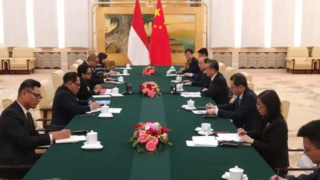 Menteri Luar Negeri RI Retno Marsudi saat pertemuan dengan State Councilor/Menlu China Wang Yi di Great Hall of the People, Beijing, Kamis 24 April 2019 (kredit: Kemlu RI)