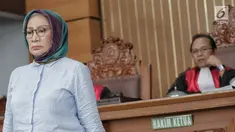 Terdakwa kasus dugaan penyebaran berita bohong atau hoaks, Ratna Sarumpaet menjalani sidang lanjutan di Pengadilan Negeri Jakarta Selatan, Selasa (14/5/2019). Sidang tersebut dengan agenda pemeriksaan terhadap dirinya. (Liputan6.com/Faizal Fanani)
