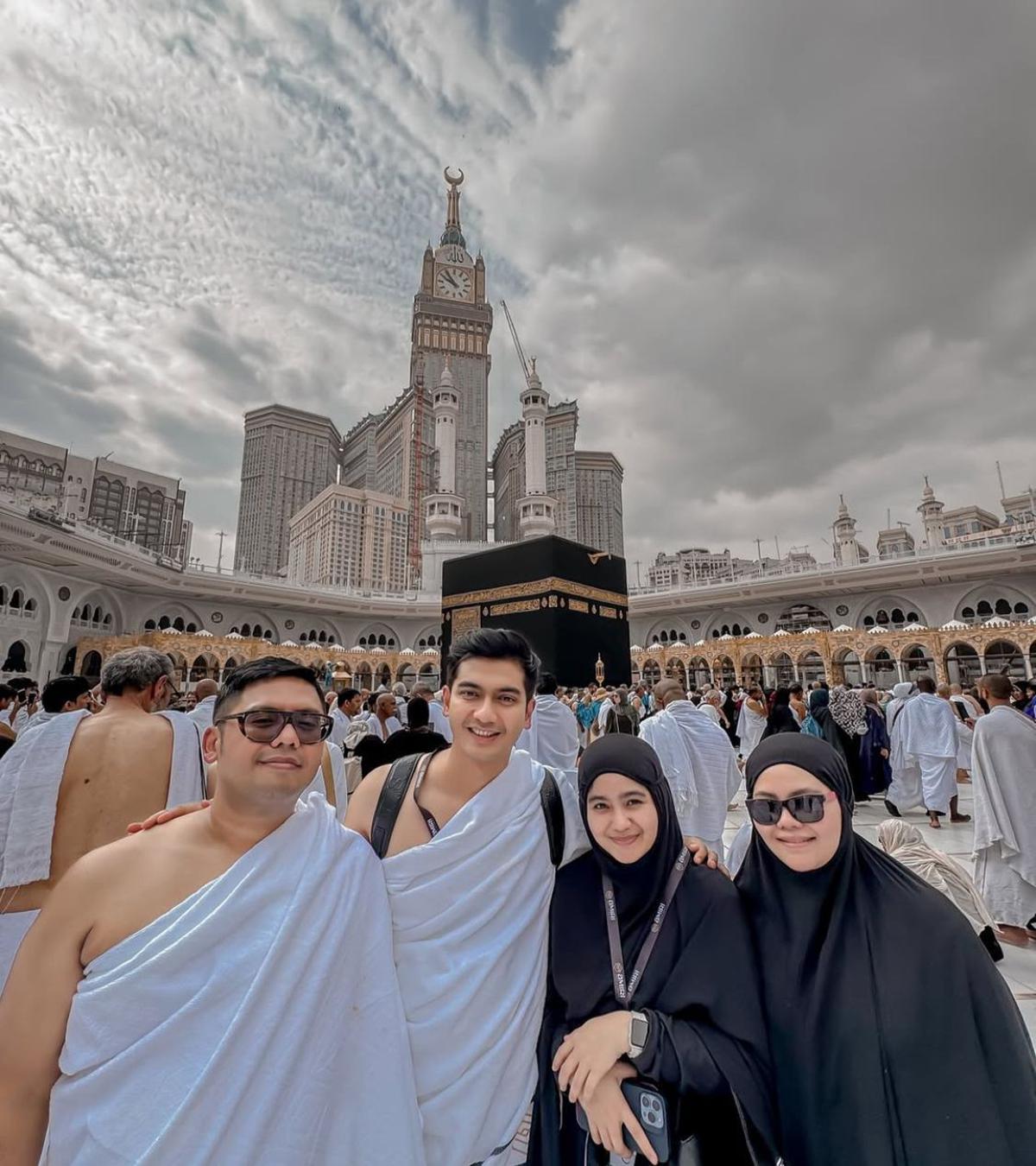 Potret Teuku Ryan Jalani Ibadah Umroh, Ungkap Rasa Syukur dalam Perjalanan Spiritualnya