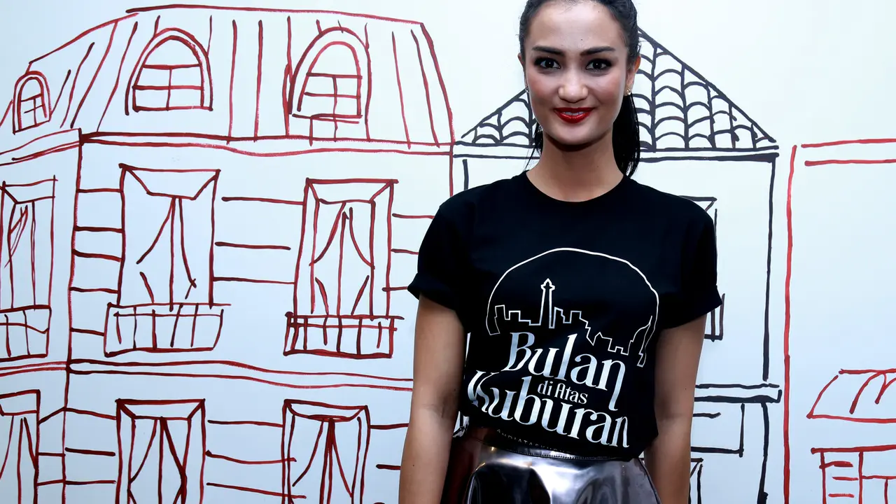 [Bintang] Atiqah Hasiholan