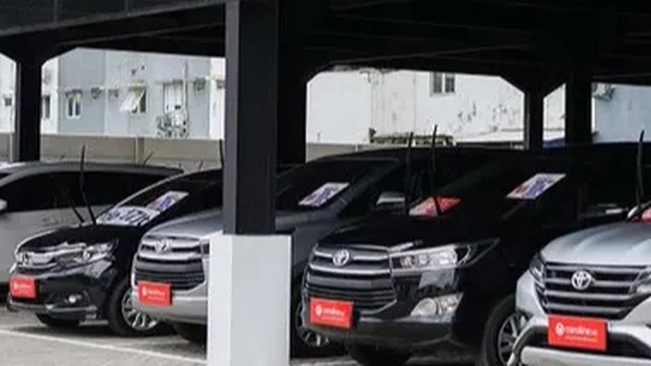 Bila tidak ingin repot soal keaslian surat atau dokumen kendaraan, salah satu opsi masyaralat adalah membeli mobil bekas di platform digital jual-beli mobil bekas. 

Sebab mereka akan mengecek keaslian surat-surat kendaraan ke Korlantas Polri sebelum me