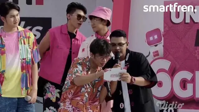 Smartfren dan UN1TY