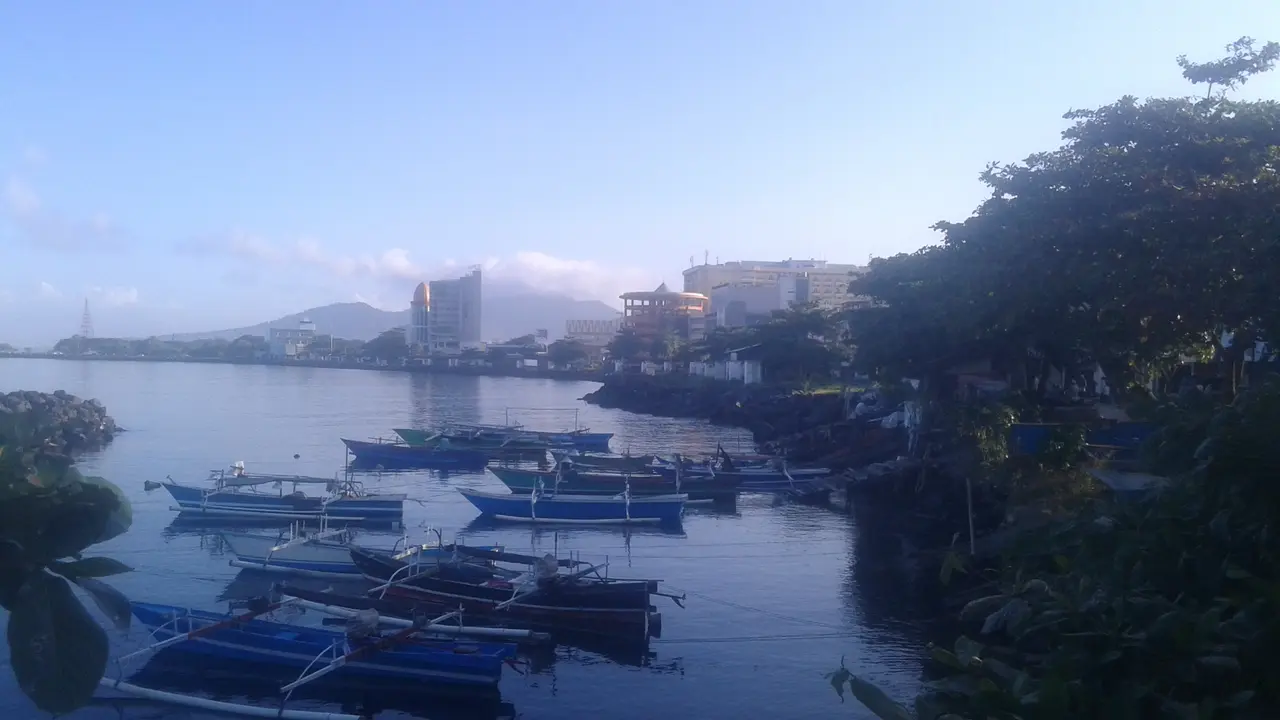 Suasana pagi di areal reklamasi Manado