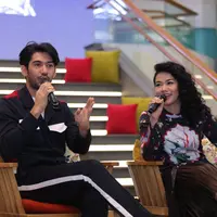 Reza Rahadian dan Yura Yunita (Foto: Daniel Kampua/Bintang.com)