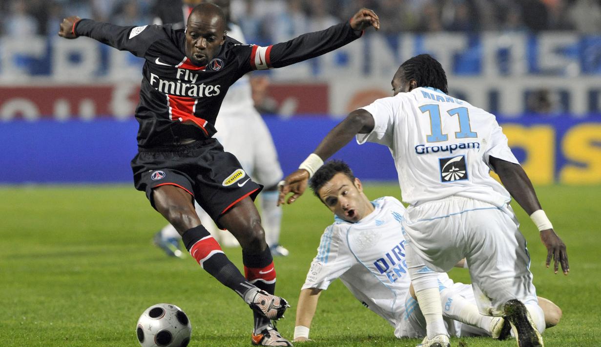 Claude Makelele - Mantan pemain Real Madrid dan Chelsea ini merupakan salah satu gelandang bertahan terbaik dunia pada masanya. Pada tahun 2008 Makelele yang kala itu berusia 35 tahun memutuskan pulang ke Prancis dan bergabung dengan PSG. (AFP/Gerard Julien)