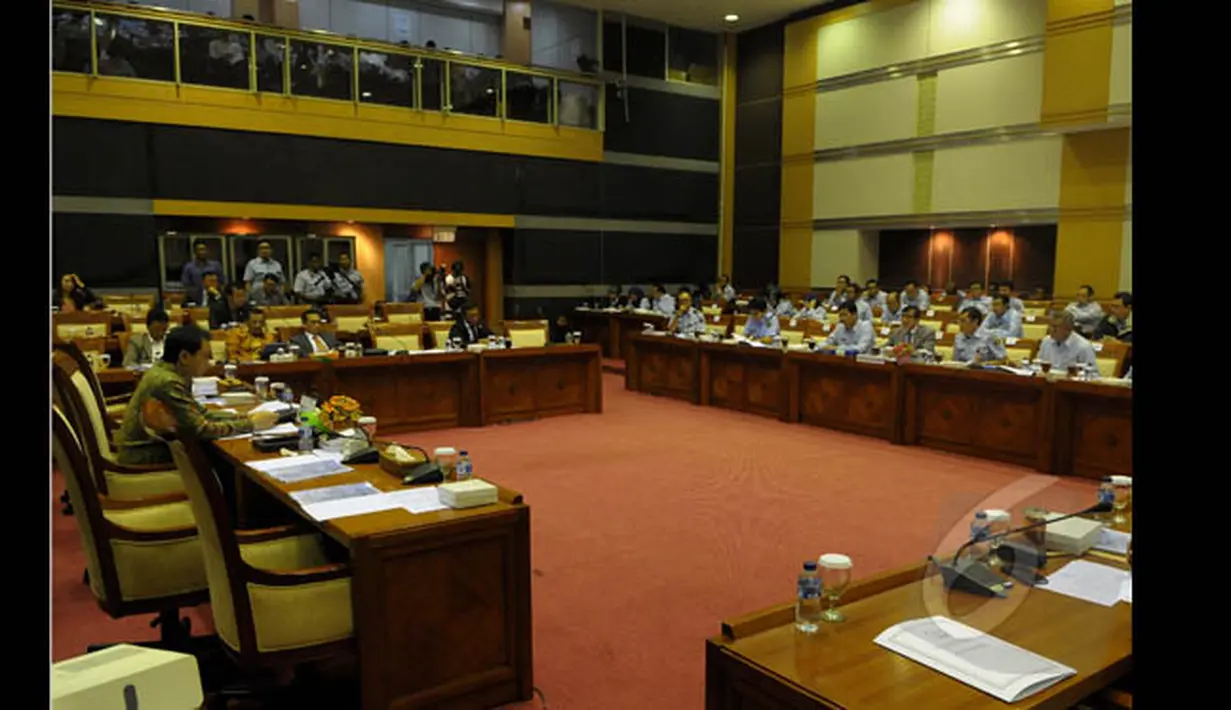 Suasana rapat kerja Komisi III DPR dengan Kementerian Hukum dan Hak Asasi Manusia Yasonna Laoly di ruang rapat Komisi III DPR, Senayan, Jakarta, Rabu (21/1/2015). (Liputan6.com/Andrian M Tunay)