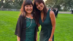 Sama-sama punya darah Indonesia, ibu Tyler Bigenho ini justru disebut mirip calon menantu. Paras Aurelie Moeremans mirip Ida. (Liputan6.com/IG/@drtylerbigenho)