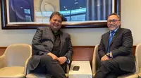 Ketua Umum Golkar Airlangga Hartarto dan Ketum PAN Zulkifli Hasan saling bertemu di Amerika Serikat. Kehadiran mereka di sana notabenenya sebagai menteri untuk membahas APEC. (Foto: Istimewa).