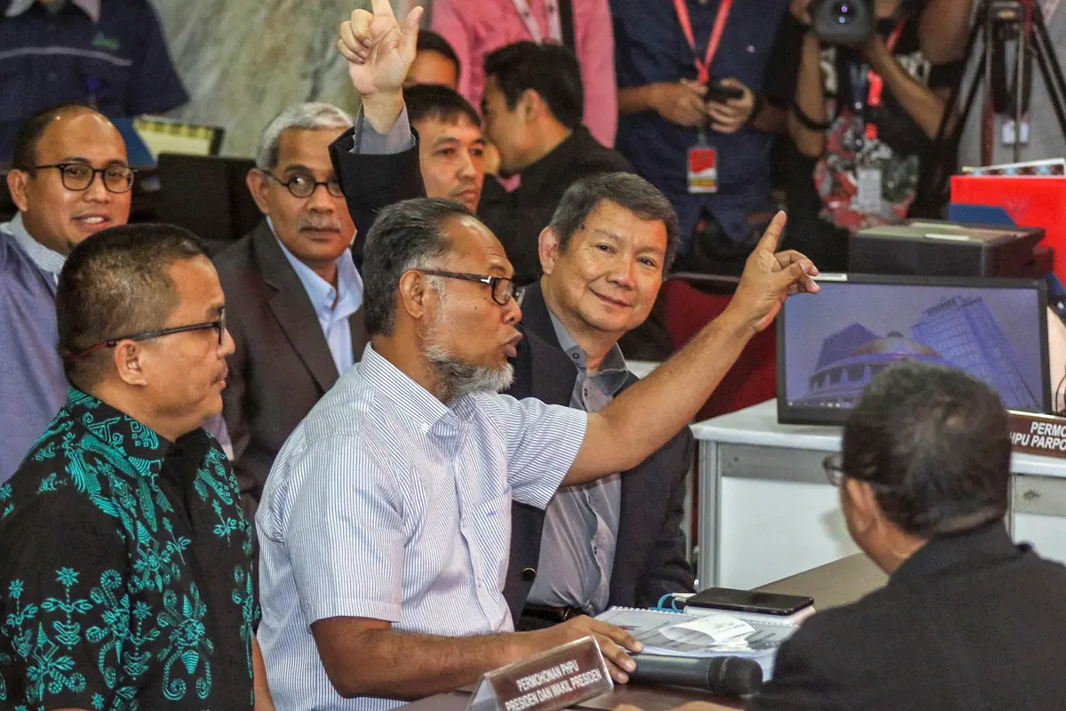 Tim Hukum Prabowo-Sandi Resmi Ajukan Gugatan Pilpres 2019