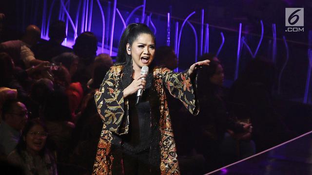 PHOTO: Konser Vina Panduwinata, Bius Penggemarnya di Balai Sarbini Jakarta