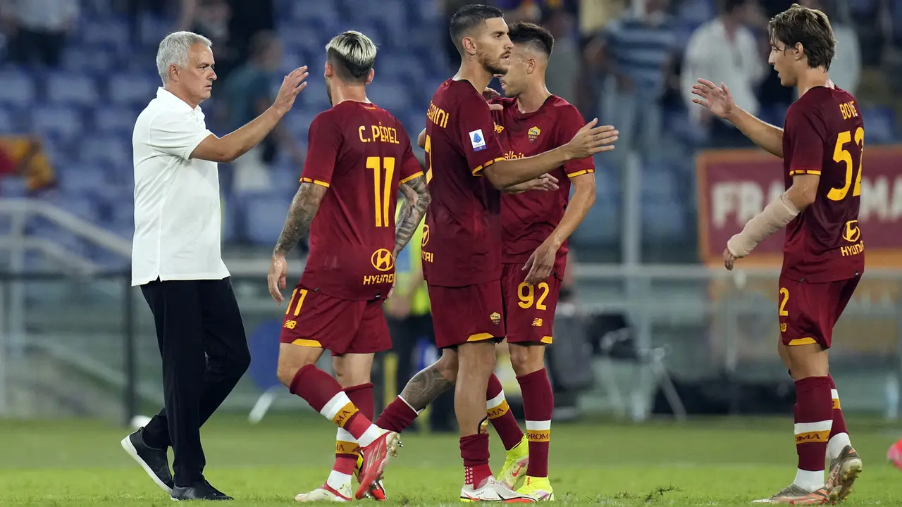 Foto: Debut Mulus Jose Mourinho, AS Roma Gilas Fiorentina di Giornata Pertama Liga Italia