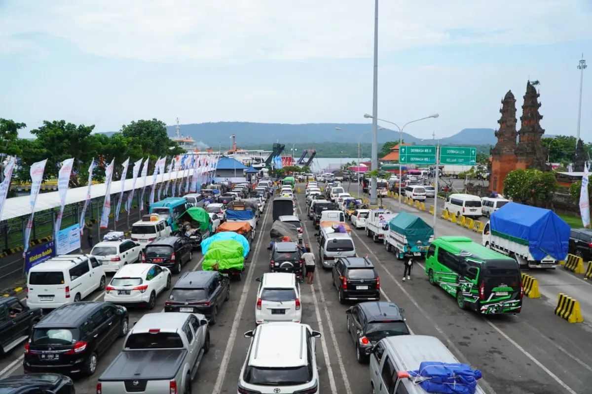 Antrean jalur menuju Pelabuhan Gilimanuk. (Istimewa)