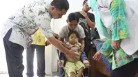 Selama empat tahun, bocah penderita talasemia asal Banyuwangi tak pernah dibawa ke rumah sakit. (Liputan6.com/Dian Kurniawan)
