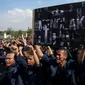 Ribuan mahasiswa Trisakti melakukan aksi unjuk rasa di depan Istana Merdeka, Jakarta, Selasa (12/5/2015). Mereka menuntut pemerintah Jokowi untuk mengusut tuntas kasus Tragedi 12 Mei 1998 yang menewaskan 4 mahasiswa Trisakti. (Liputan6.com/Faizal Fanani)