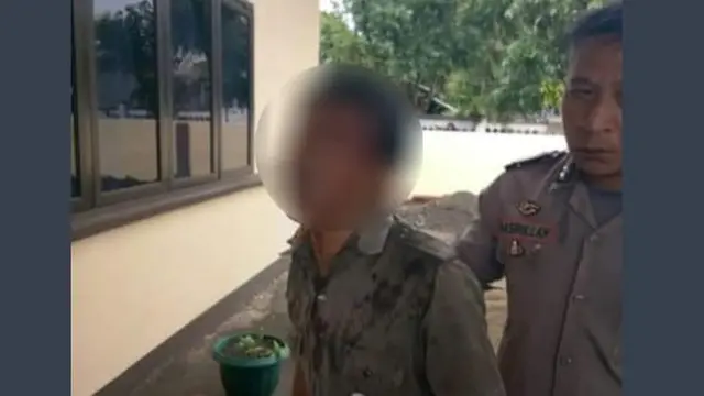 Faisal Daeng Pole, saat mendatangi Polsek Galesong Selatan (Fauzan/Liputan6.com)