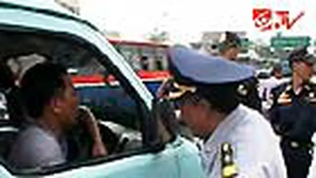Angkot di Terminal Senen Dirazia
