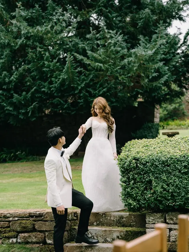 Potret Serasi Romantis Cassandra Lee dan Ryuken Vow Renewal dan Resepsi di Inggris