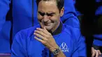 Roger Federer dari Tim Eropa menangis setelah pertandingan ganda Piala Laver di arena O2 di London, Jumat (23/9/2022). Roger Federer resmi mengumumkan masa depannya pada kamis (15/09/2022). Ia menyatakan akan pensiun dari dunia tenis setelah Turnamen Laver Cup merupakan turnamen terakhirnya. (AP Photo/Kin Cheung)