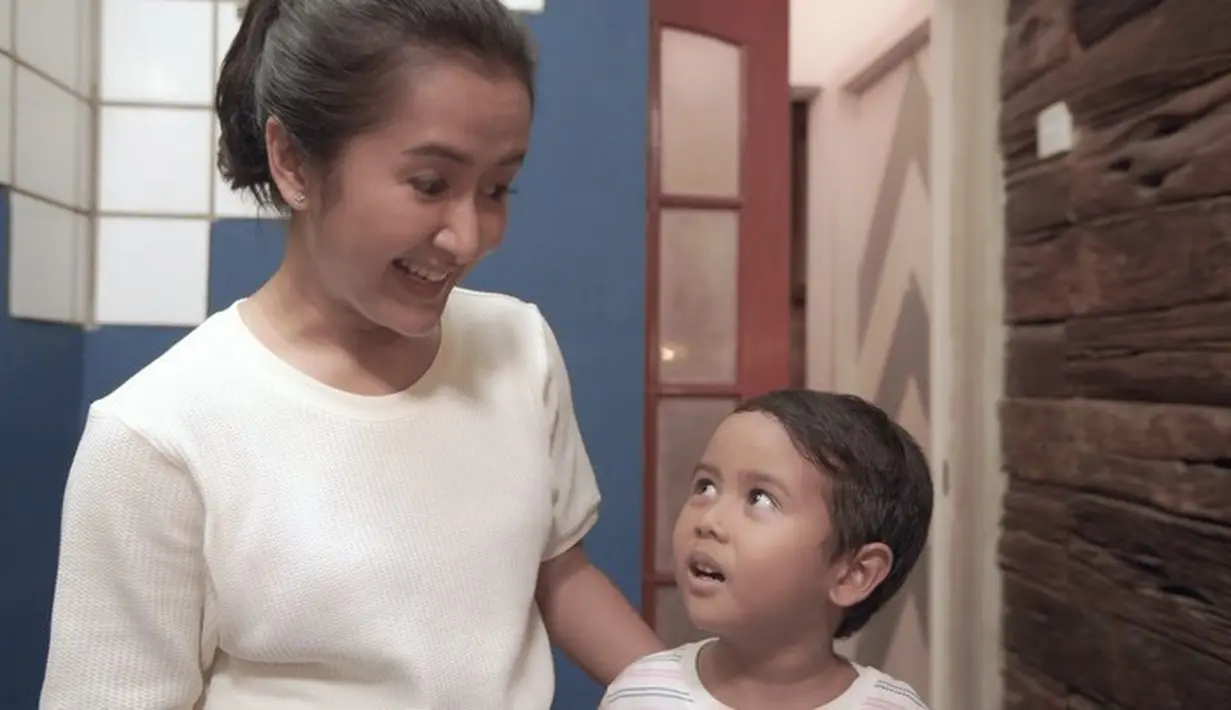 Ternyata bukan yang pertama, Den Bagus memang sudah beberapa kali memimpikan ayahnya. Di malam-malam sebelumnya, laki-laki yang biasa dipanggilnya bapak itu selalu mendatanginya ke mimpi. (Instagram/thesasonosfam)