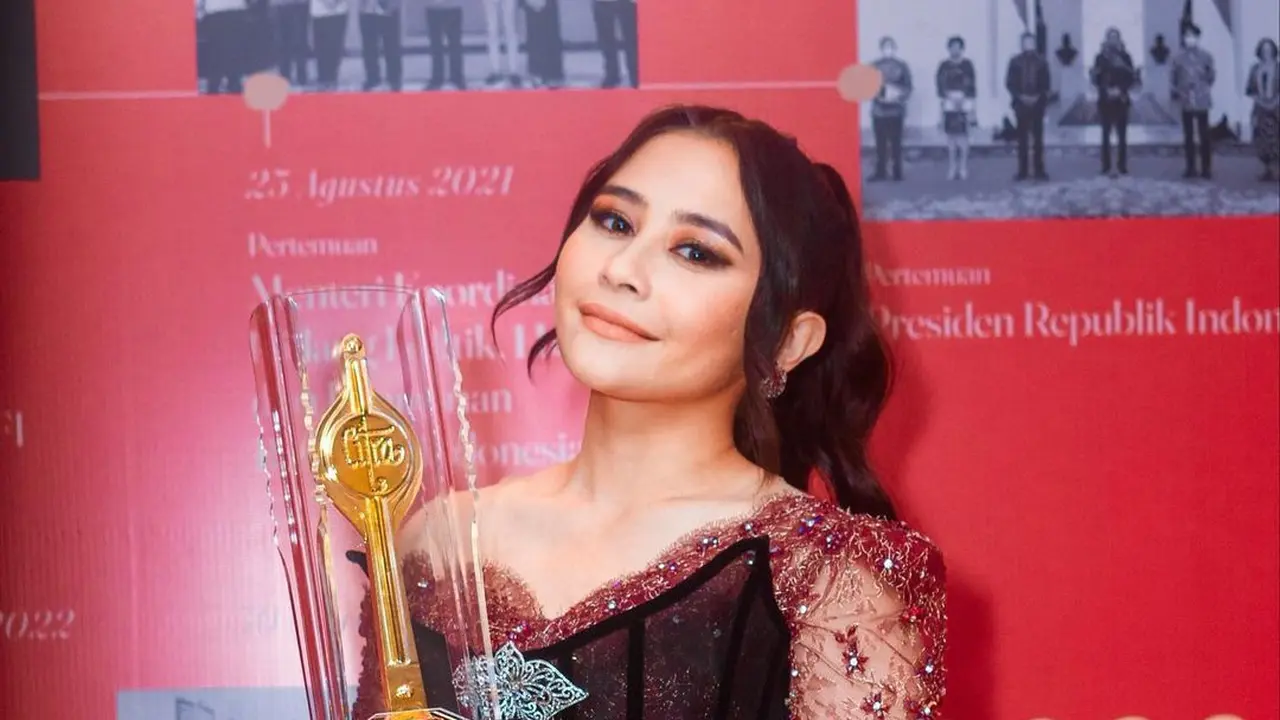 Parade kebaya artis di FFI 2023