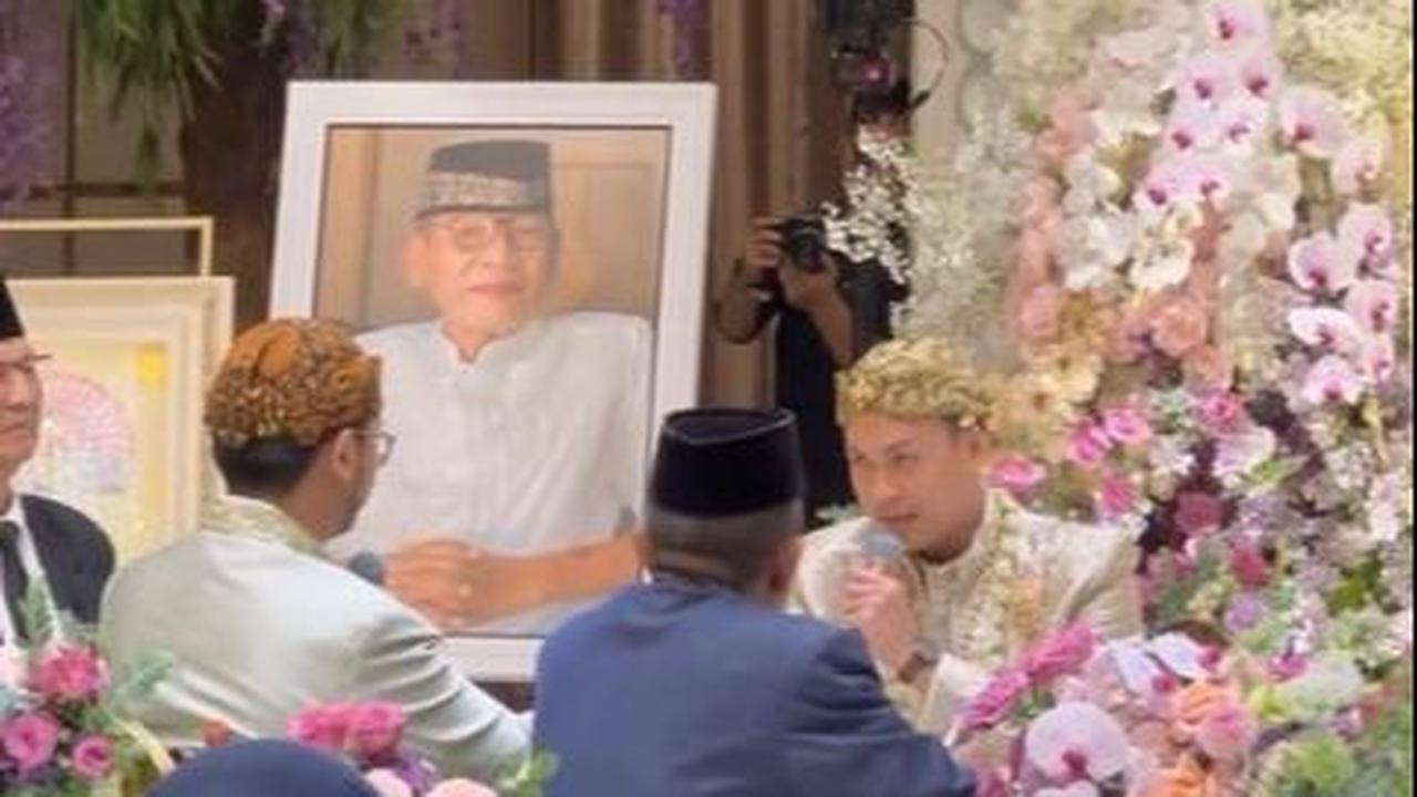Fadil mengabadikan momen penting saat Sandro dan Clarissa melangsungkan akad nikah.