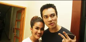 Setelah sekian lama jadi jomblo, Baim Wong akhirnya punya kekasih dari negeri jiran bernama Elfira Loy.