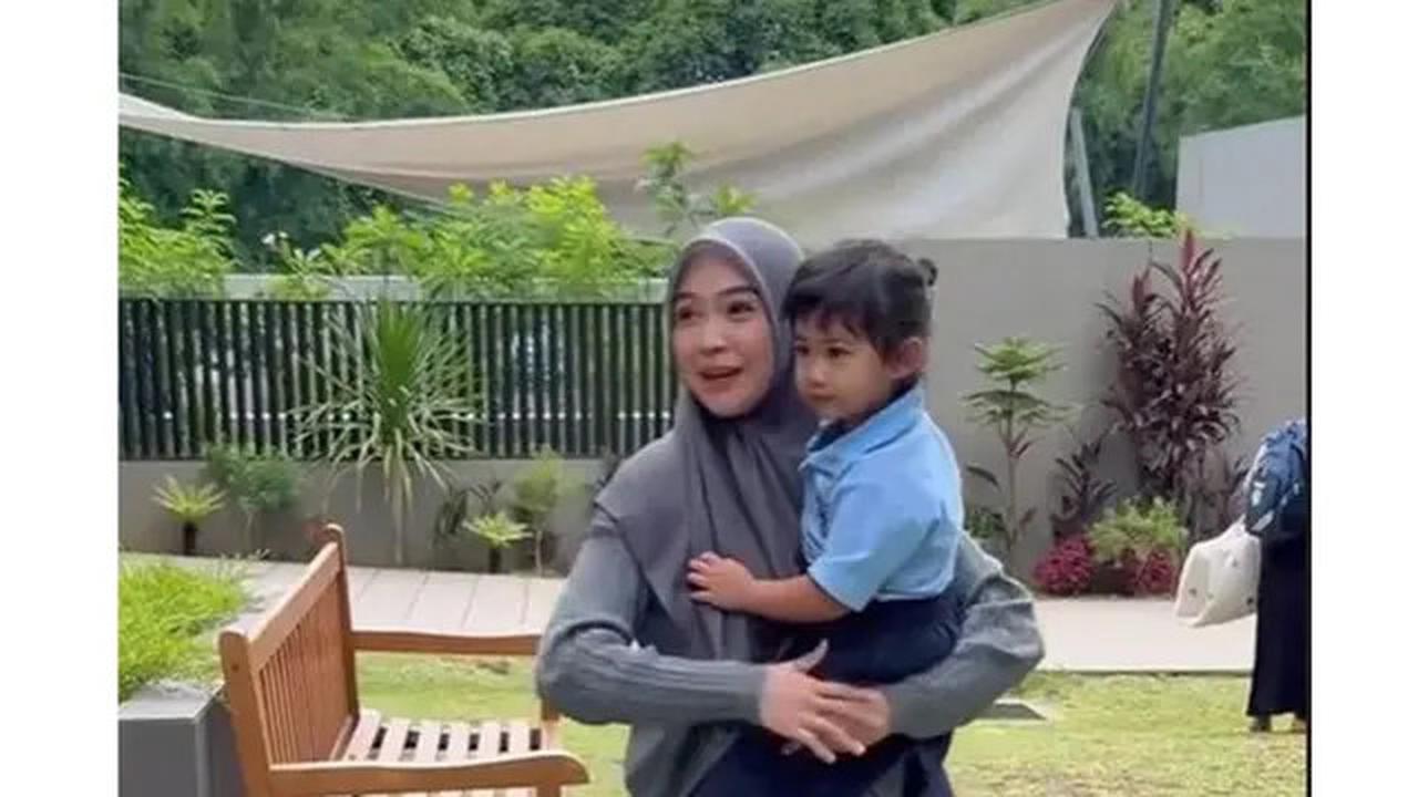 Cerita Lucu Ria Ricis Bangunkan Moana Buat Sahur, Reaksi Sang Anak Bikin Gemas