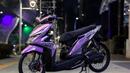 Konsep Thai Look bisa dikembangkan dan diaplikasikan pada BeAT. Dengan mengubah velg menjadi 17 inci bermodel jari-jari serta profil ban tipis sudah membuat motor ini jadi ala motor drag Thailand. (Source: Instagram/@angga.shmlna)
