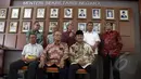 Tim 9 memberikan keterangan pers terkait rekomendasi kisruh KPK vs Polri, Jakarta, Rabu (28/1/2015). (Liputan6.com/Faizal Fanani)
