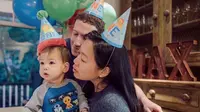 Ultah pertama putri Mark Zuckerberg dan Priscilla Chan, Max Zuckerberg, dirayakan dengan momen yang sederhana dan tidak mewah. Sumber: People
