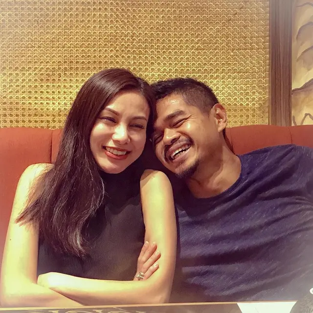 Digugat Pengesahan Anak, Ini 7 Potret Kebersamaan Bambang Pamungkas dengan Istri