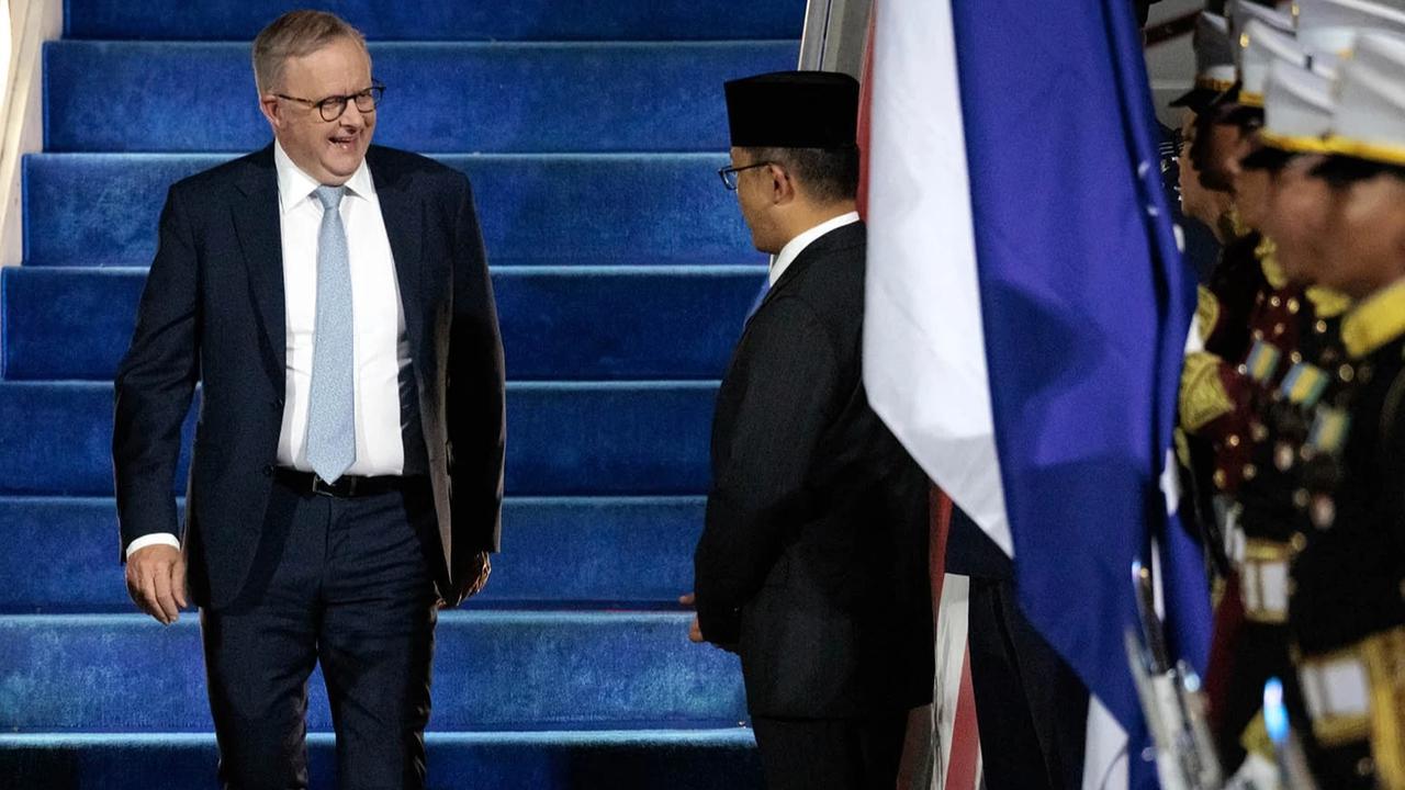FOTO: PM Australia Anthony Albanese Tiba di Jakarta Disambut Menlu dan Menteri Investasi