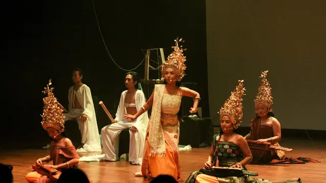 Penampilan Komunitas Seni Bajra dalam Festival Musikal Indonesia 2025