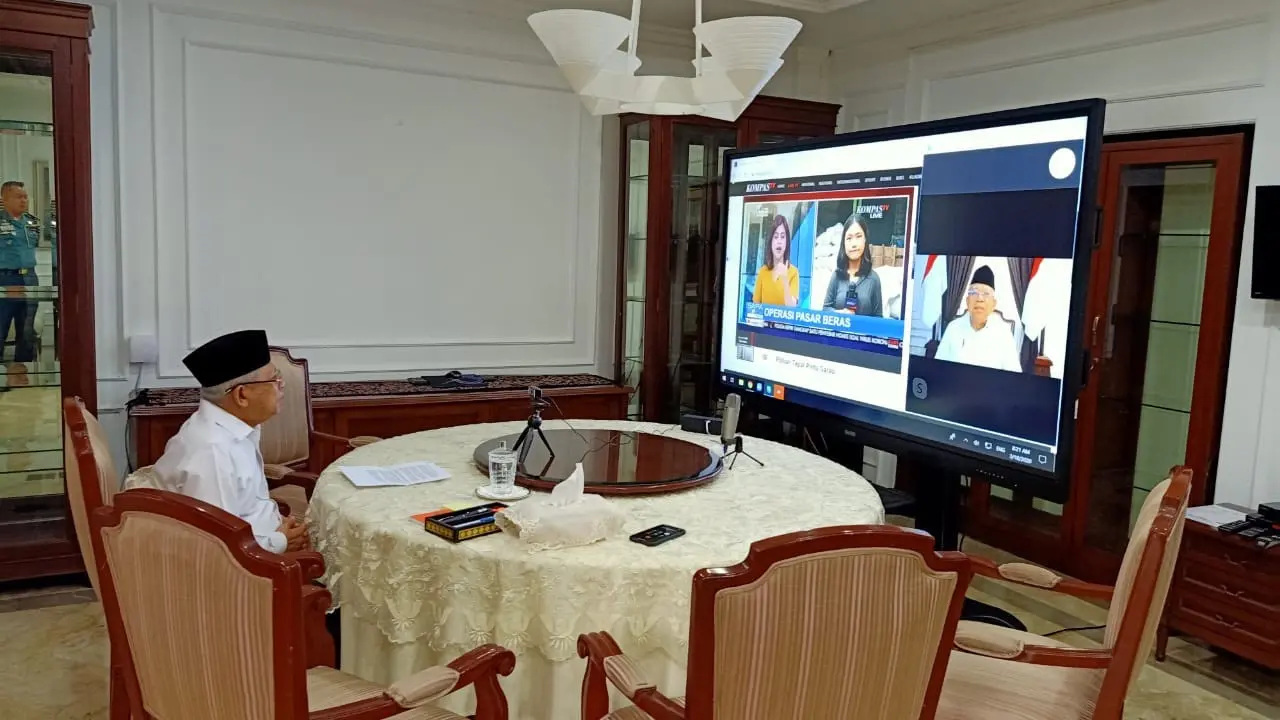 Wapres Ma'ruf Amin saat melakukan kerja dari rumah, Rabu (18/3/2020). (dok Kantor Sekretariat Wakil Presiden)