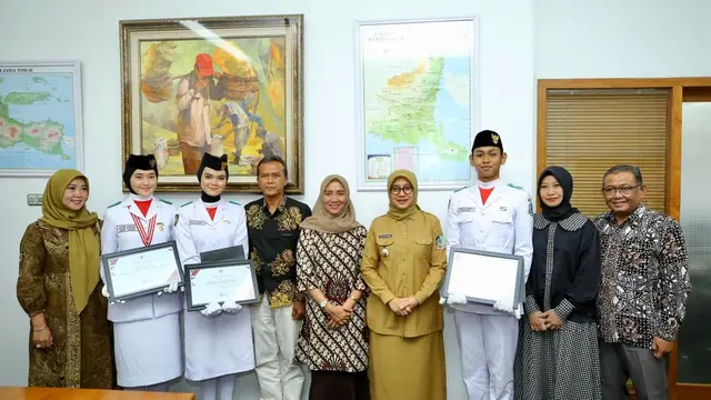 Ayumi Bagikan Cerita Suka Duka saat Jadi Paskibraka Nasional ke Bupati Ipuk