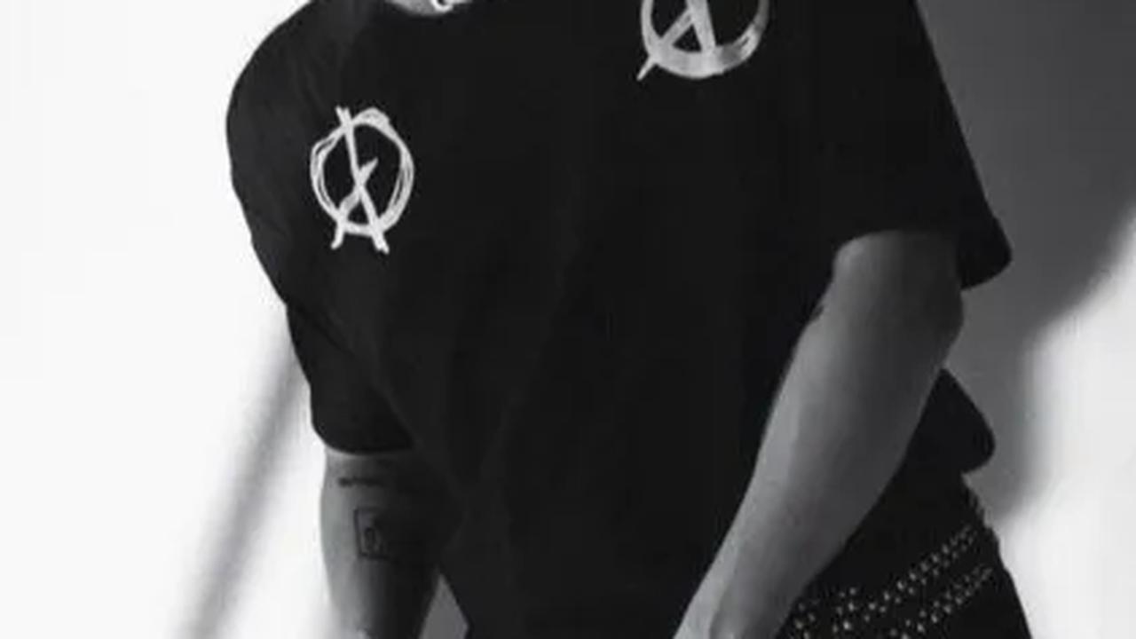 Tak Hanya Mahir di Panggung, 10 Idol K-Pop Ini Juga Sukses di Dunia Fashion