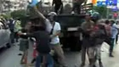 Ketegangan masih menyelimuti Kota Bangkok menyusul bentrokan kelompok Kaus Merah dengan tentara. Dalam dua hari terakhir, tercatat 16 orang tewas.